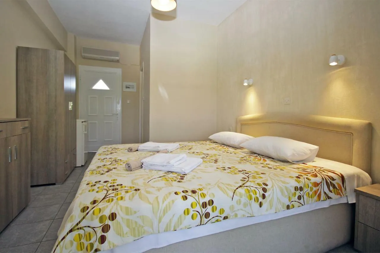 Guest house Funbeach Rooms Neos Marmaras